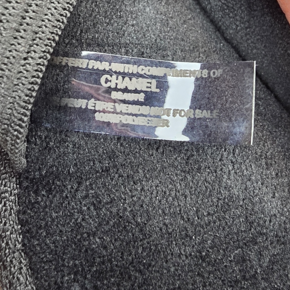 NEW Chanel Beauté CC Travel Eye Mask/Neck Pillow! - Picture 2 of 11